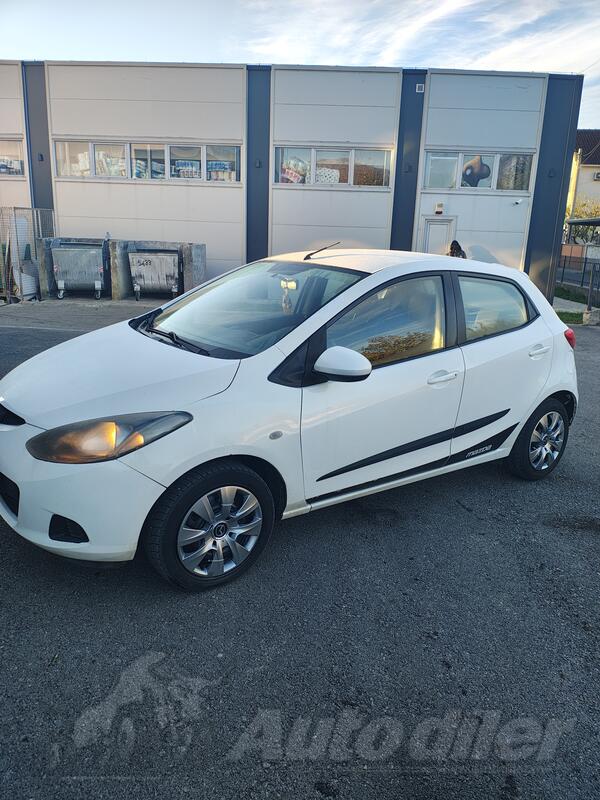 Mazda - 2 - 1.4 BENZIN