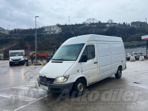 Mercedes Benz - Sprinter 208