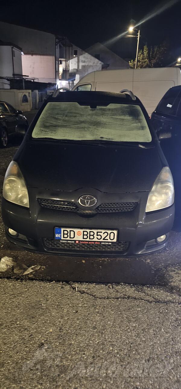 Toyota - Corolla Verso - 2.2