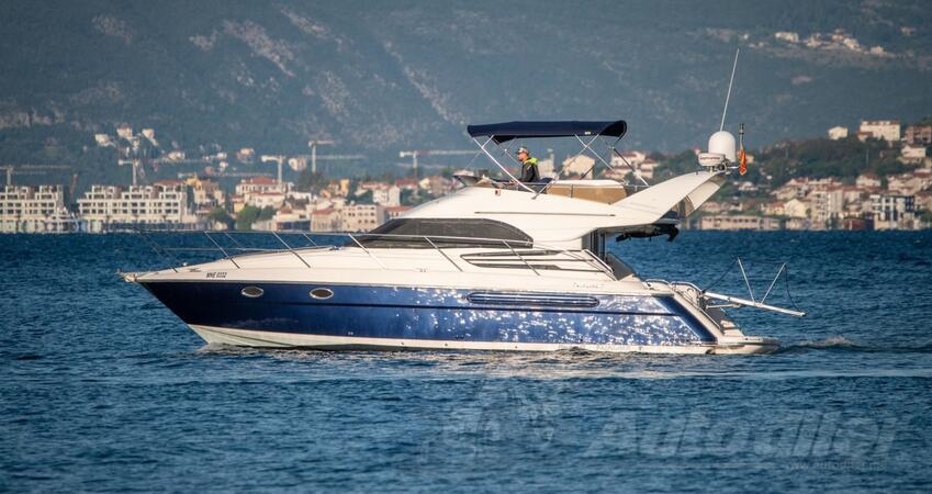 Fairline - Phantom42