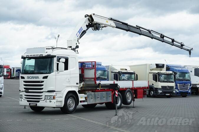 Scania - G 490 / 6 X 2 / kamion s ravnom platformom + kran / DOM-1604
