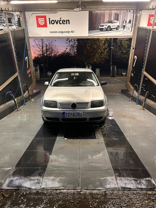 Volkswagen - Bora - 1.9 tdi