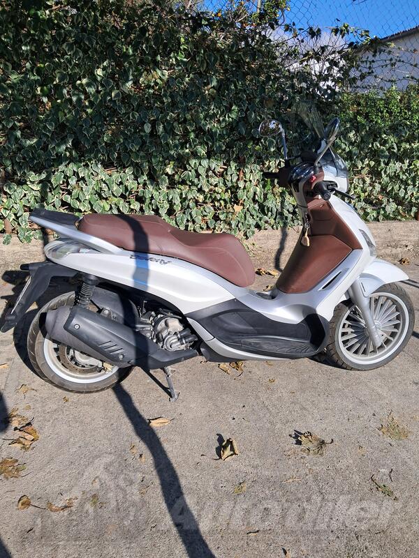 Piaggio - Beverly 300