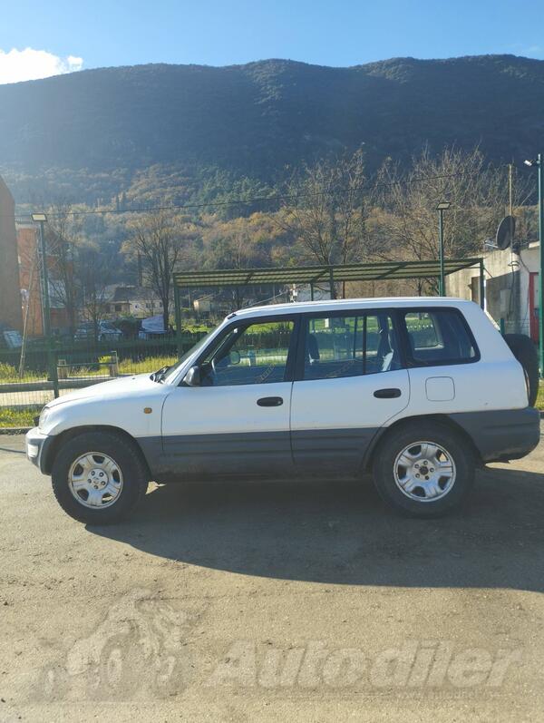 Toyota - RAV 4 - 2.0