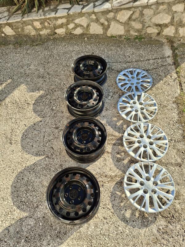 Fabričke - Zeljezne felge velicina 15 i fabricke rotkape od Kia Ceed 2017 - Čelik felne