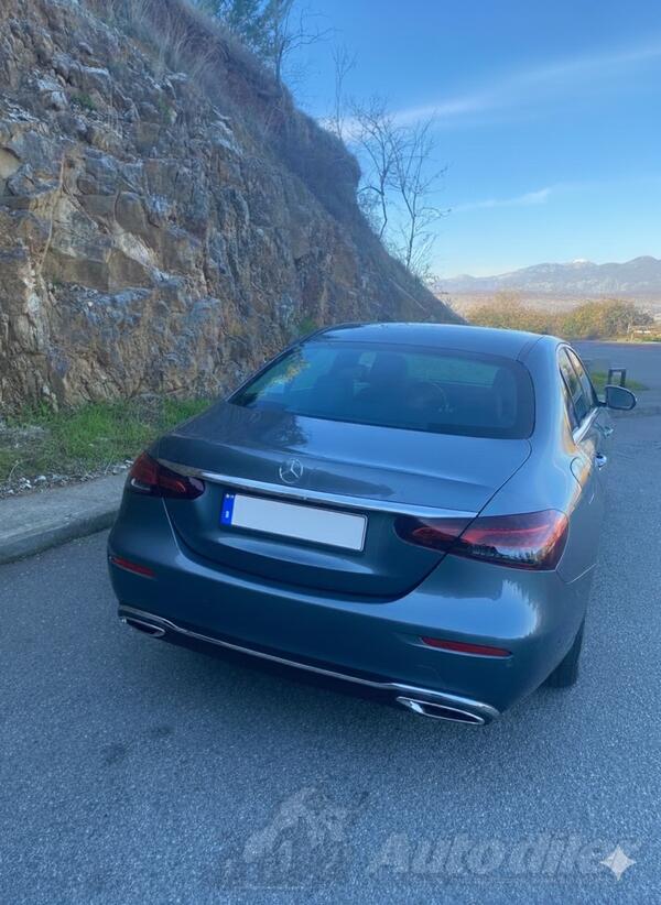 Mercedes Benz - E 200 - 1.599