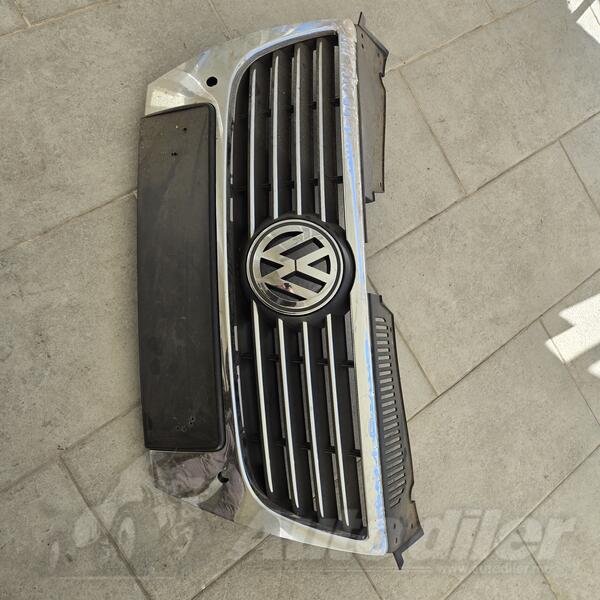 Maska za Passat god. 2008