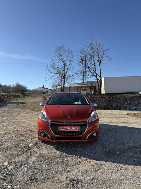 Peugeot - 208 - 1.2 BENZIN.01.2017