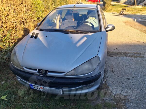 Peugeot - 206 - 1.4 benzin