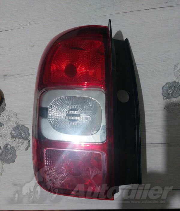 Lijevi far za Dacia - Duster    - 2012