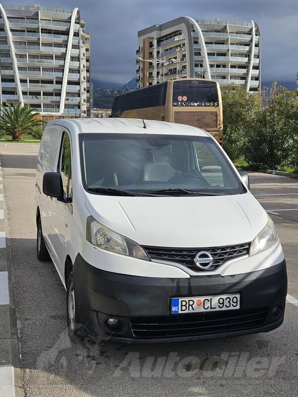 Nissan - NV 200