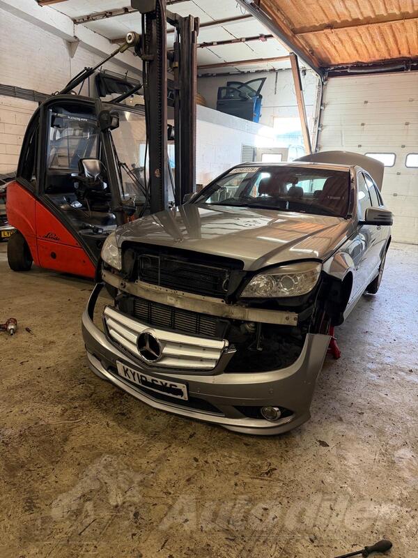 U djelovima Mercedes Benz - C 220 220 d