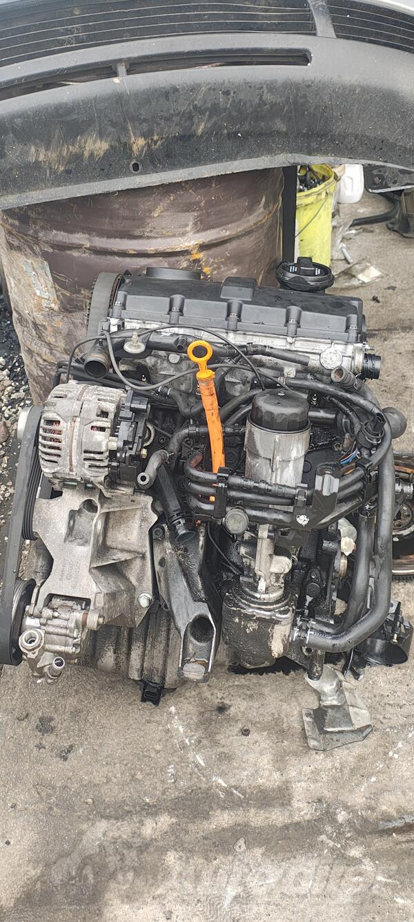 Glava motora za Volkswagen - Passat    - 2000