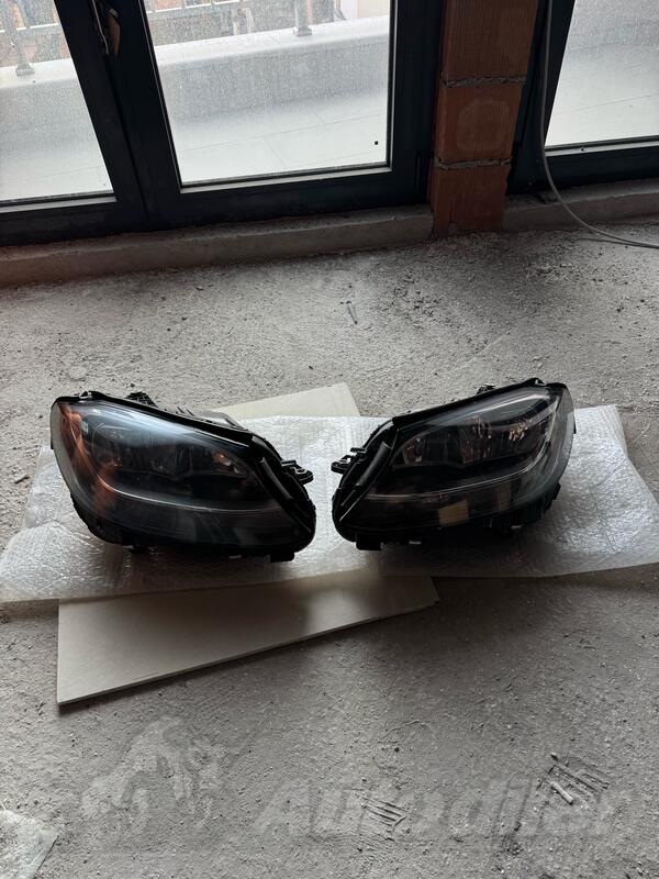 Të dy farët za Mercedes Benz - C 220    - 2017