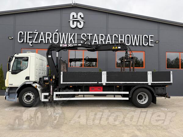 DAF - LF 55.220 kamion s ravnom platformom + kran / JOA-0208