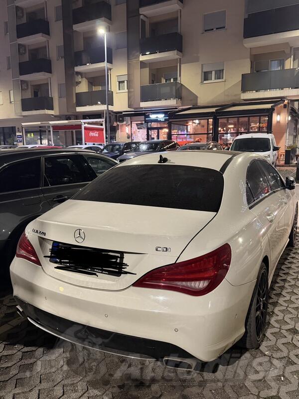 Mercedes Benz - CLA 220