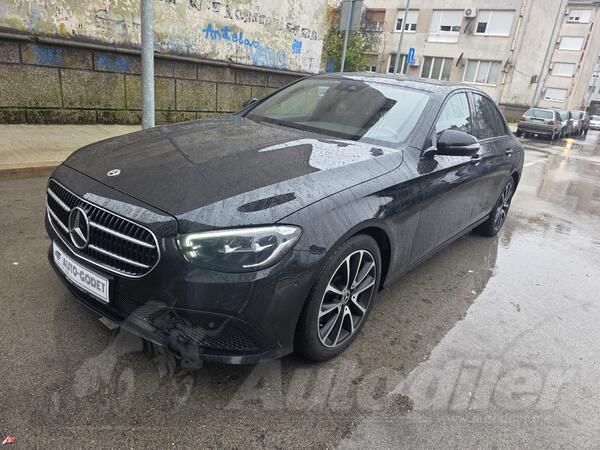 Mercedes Benz - E 220 - 213 004