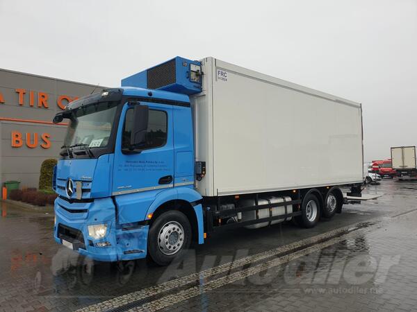 Mercedes Benz - ANTOS 2540 6x2 kamion hladnjača + rampa / GRI-0341