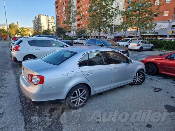 Volkswagen - Jetta - 2.0 TDI