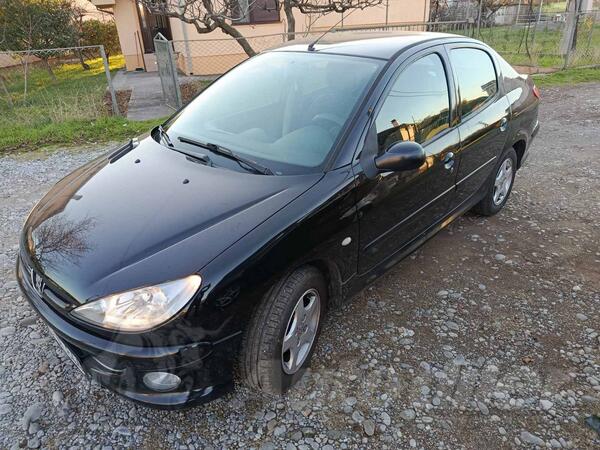 Peugeot - 206 - 1.4 E
