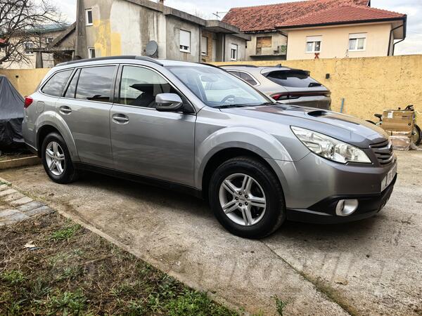 Subaru - OUTBACK - awd