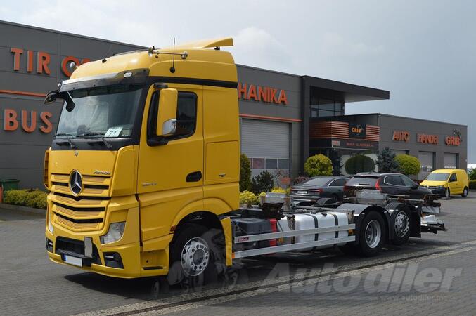 Mercedes Benz - ACTROS 2542 EURO 6 BDF 6x2 kamion šasija + rampa / GRI-0354