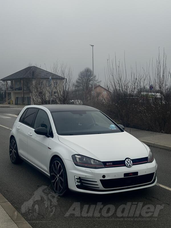Volkswagen - Golf 7 - 2.0 TSI