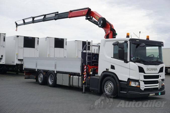 Scania -  Scania P 410  kamion s ravnom platformom+ kran / 6x2 / DOM-1793