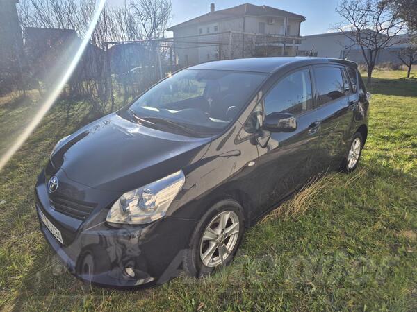 Toyota - Verso - 2.0