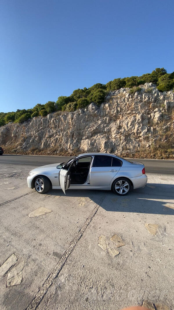 Fabričke felne i Style327 gume