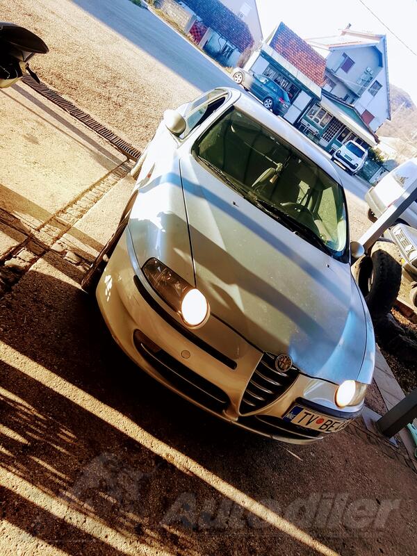 Alfa Romeo - 147 - 1.6