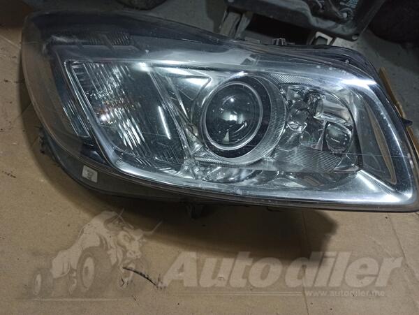 Desni far za Opel - Insignia    - 2012