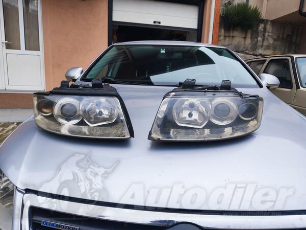 Oba fara za Audi - A4    - 2003