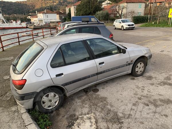 Peugeot - 306