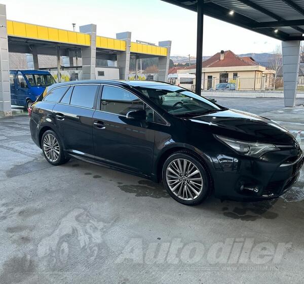 Toyota - Avensis - 2.0