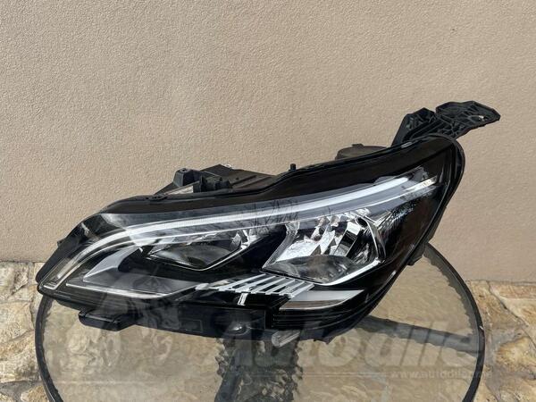 Lijevi far za Peugeot - 3008    - 2016-2020