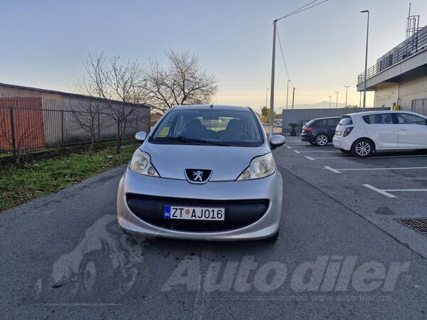 Peugeot - 107 - 1.0