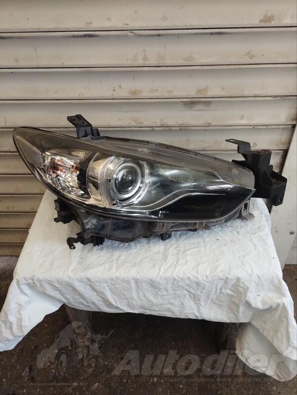 Правый фар za Mazda - CX-5    - 2014