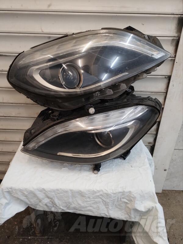 Oba fara za Mercedes Benz - B 180    - 2014