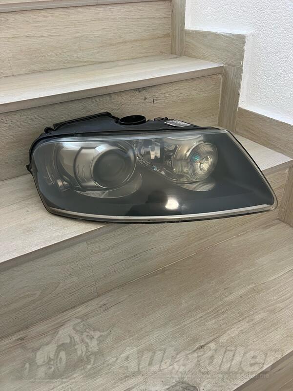 Desni far za Volkswagen - Touareg    - 2003-2006