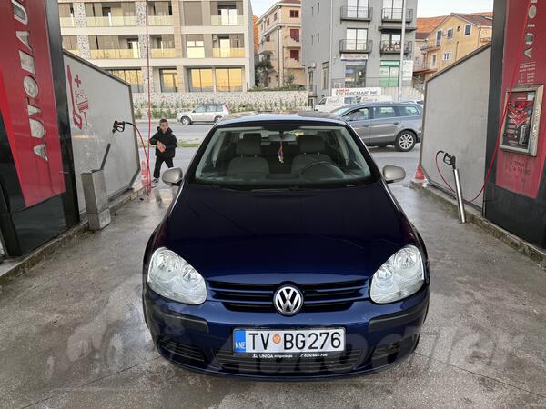 Volkswagen - Golf 5 - 1.4