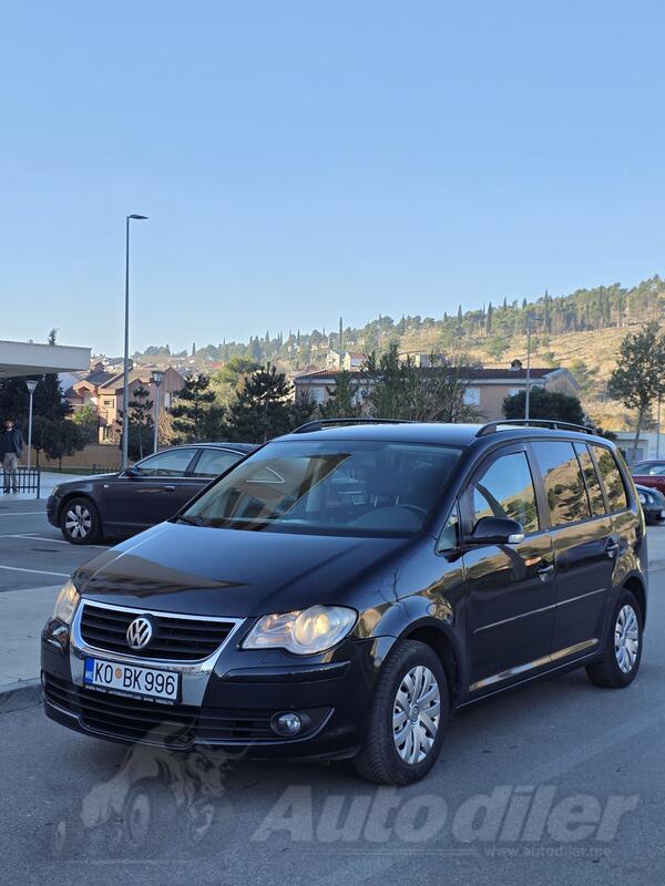 Volkswagen - Touran - 2.0 8v