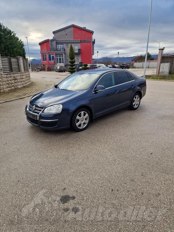 Volkswagen - Jetta - 2.0 TDI