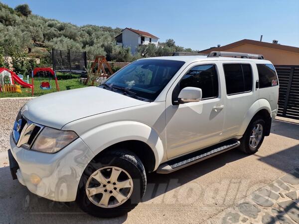 Nissan - Pathfinder - 2.5 140