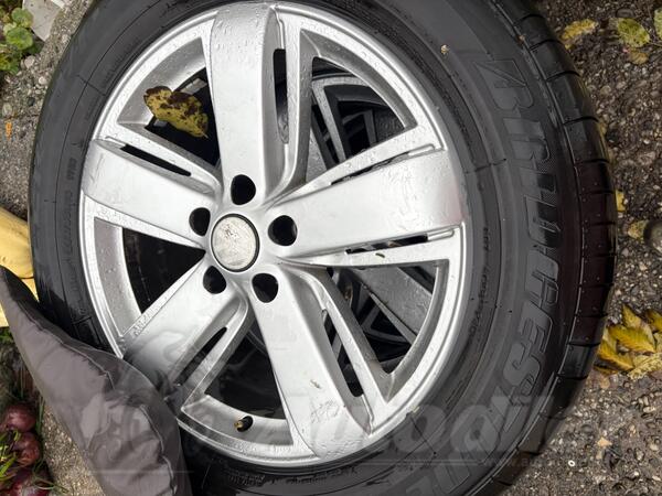 Fabričke rims and Bridgestone tires