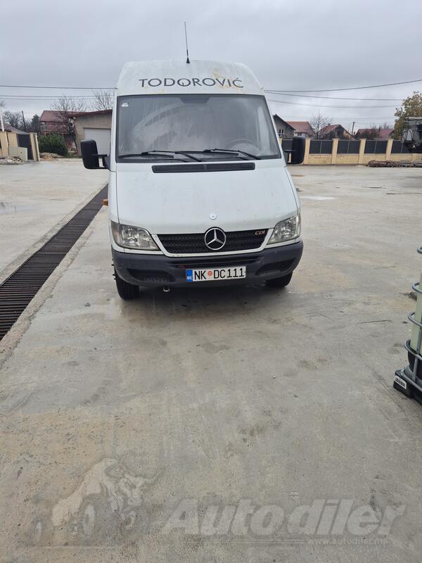 Mercedes Benz - 413 cdi