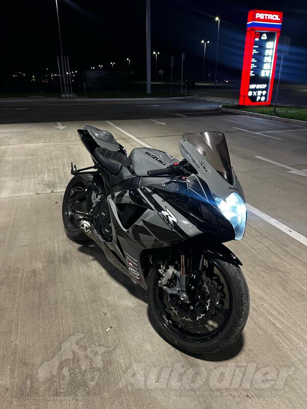 Suzuki - GSXR-750