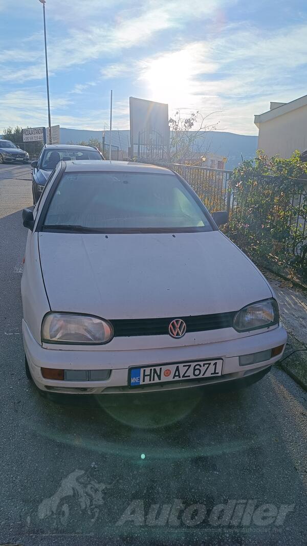 Volkswagen - Golf 3 - 1.6 benzin