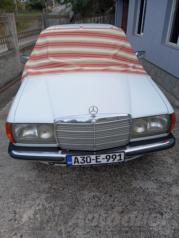 Mercedes Benz - 200 - 123