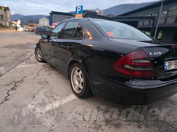 Mercedes Benz - E 220
